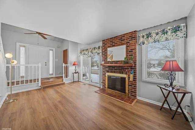 $299,900 | 2547 College Hill Circle, Schaumburg, IL 60173