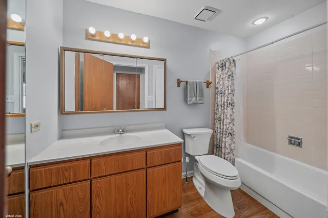 $299,900 | 2547 College Hill Circle, Schaumburg, IL 60173