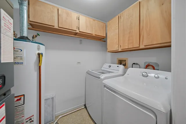 $299,900 | 2547 College Hill Circle, Schaumburg, IL 60173