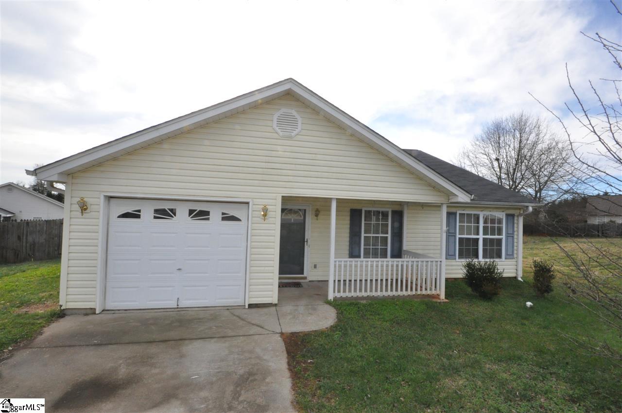7 Sentinel Court Greer, SC 29650 - Photo 2 of 23 Gallery Image 2