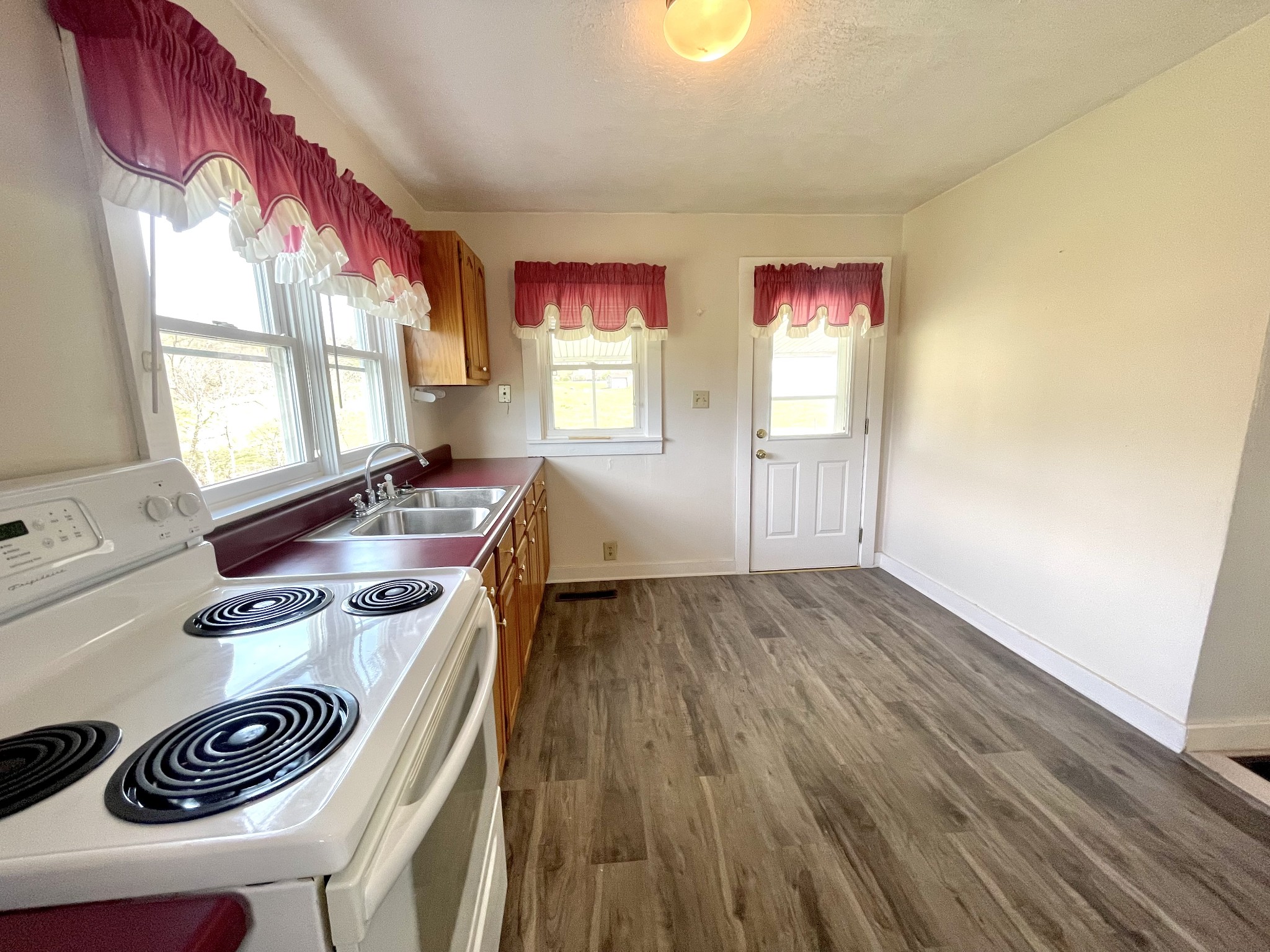 4897 Princeton Road Cadiz, KY 42211 - Photo 6 of 30 Gallery Image 6