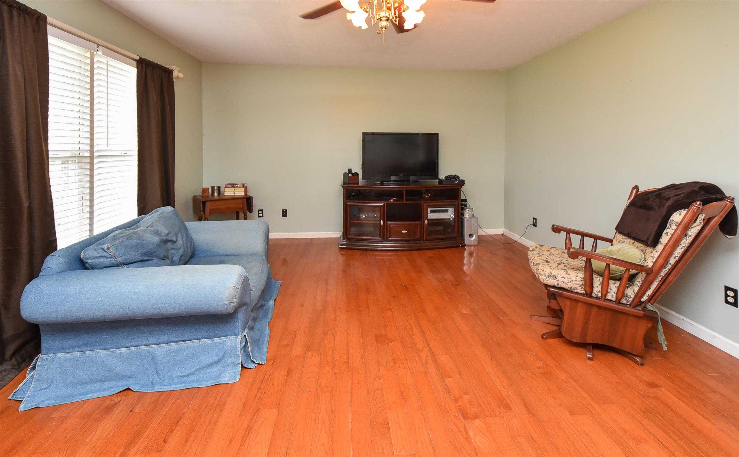 305 Paul Thompson Road Bethpage, TN 37022 - Photo 3 of 15 Lots of natural light in your new Living Room!