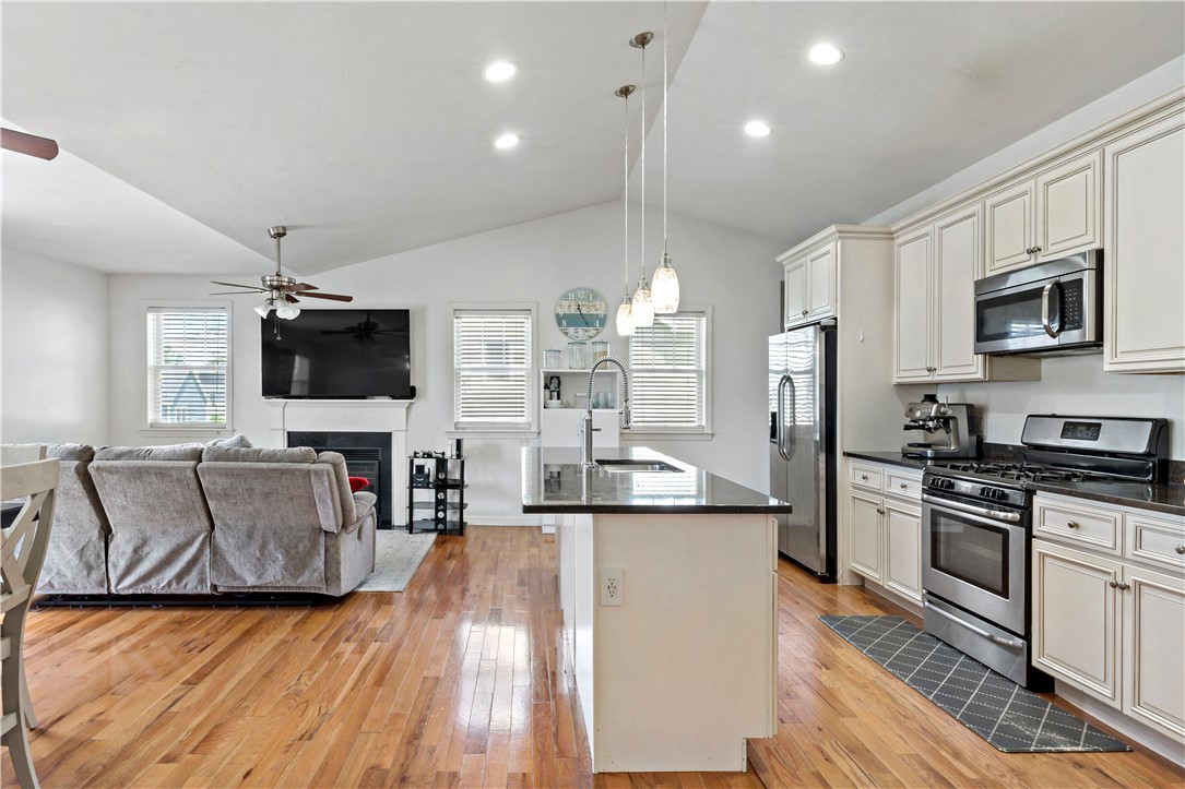 139 Danielle Drive Woonsocket, RI 02895 - Photo 3 of 20