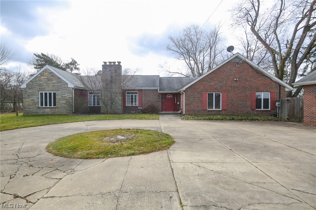 3084 Shade Road Akron, OH 44333 - Photo 2 of 48 Ranch with 3 bdrm, 2.5 bthrm