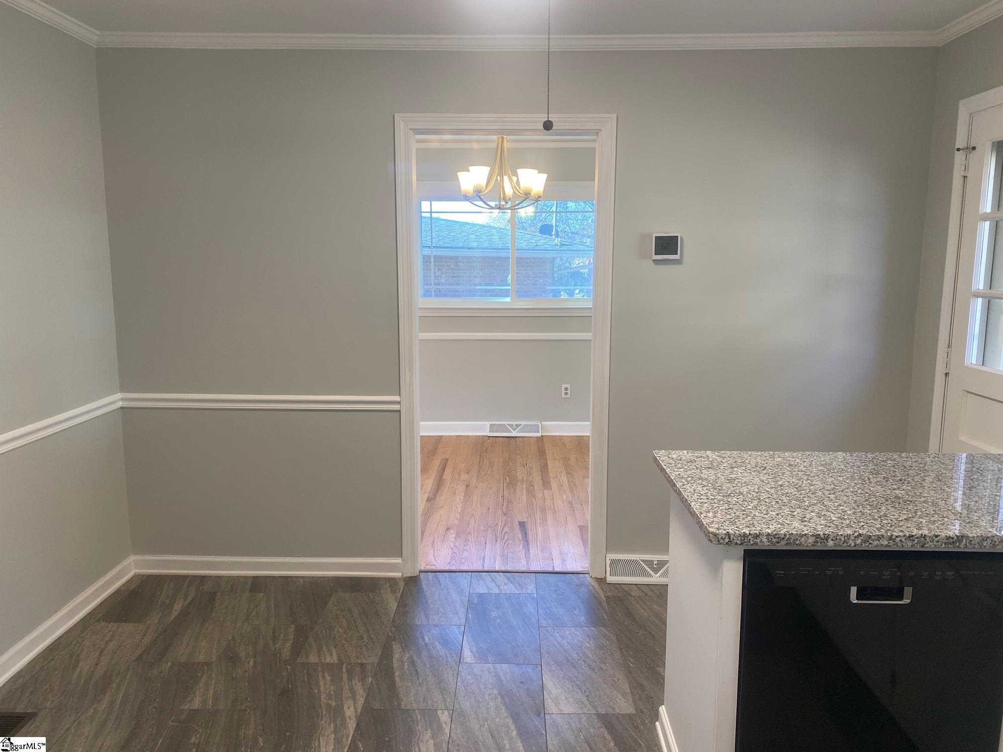 18 Camelback Road Greenville, SC 29617 - Photo 8 of 33