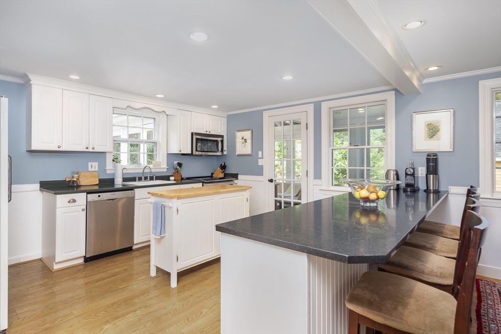 20 Cheever Avenue Marblehead, MA 01945 - Photo 8 of 38