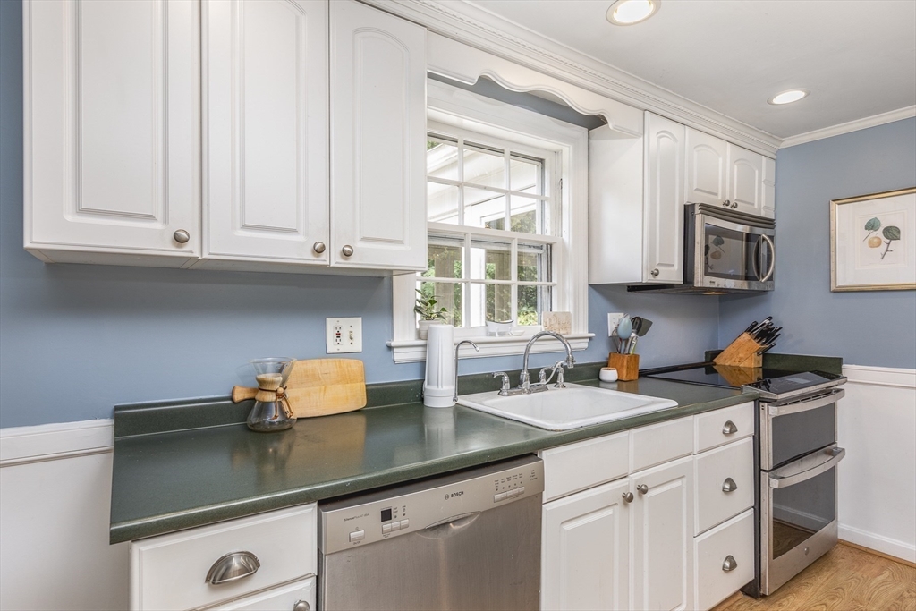 20 Cheever Avenue Marblehead, MA 01945 - Photo 9 of 38