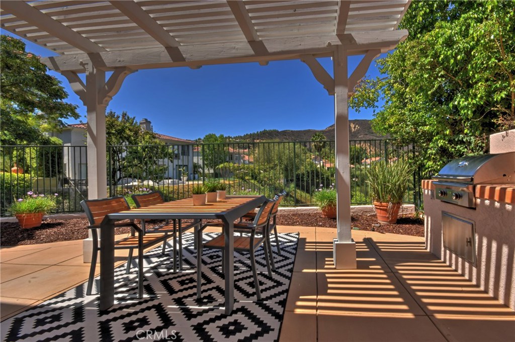 3619 Cll Joaquin Calabasas, CA 91302 - Photo 13 of 42 a view of a chairs and tables in the patio