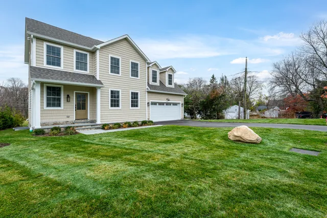 a view of a house with backyard and garden