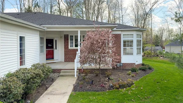 $385,000 | 730 Woodlake Drive, Aurora, OH 44202