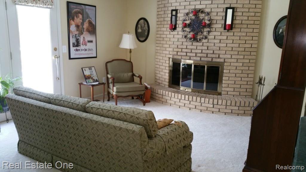 18502 Gill Road Livonia, MI 48152 - Photo 17 of 31 20150212_115943.jpg