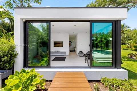 $6,500,000 | 12100 Southwest 79th Avenue, Pinecrest, FL 33156