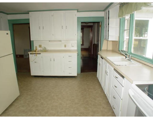 38 South Hampton Road Amesbury, MA 01913 - Photo 5 of 23 a bathroom with a sink and a mirror