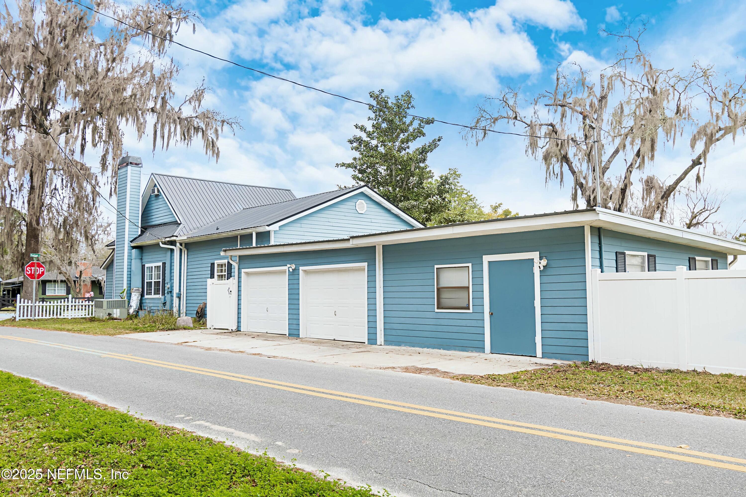 680 West Madison Street Starke, FL 32091 - Photo 20 of 22 a house that has a lot of windows in it