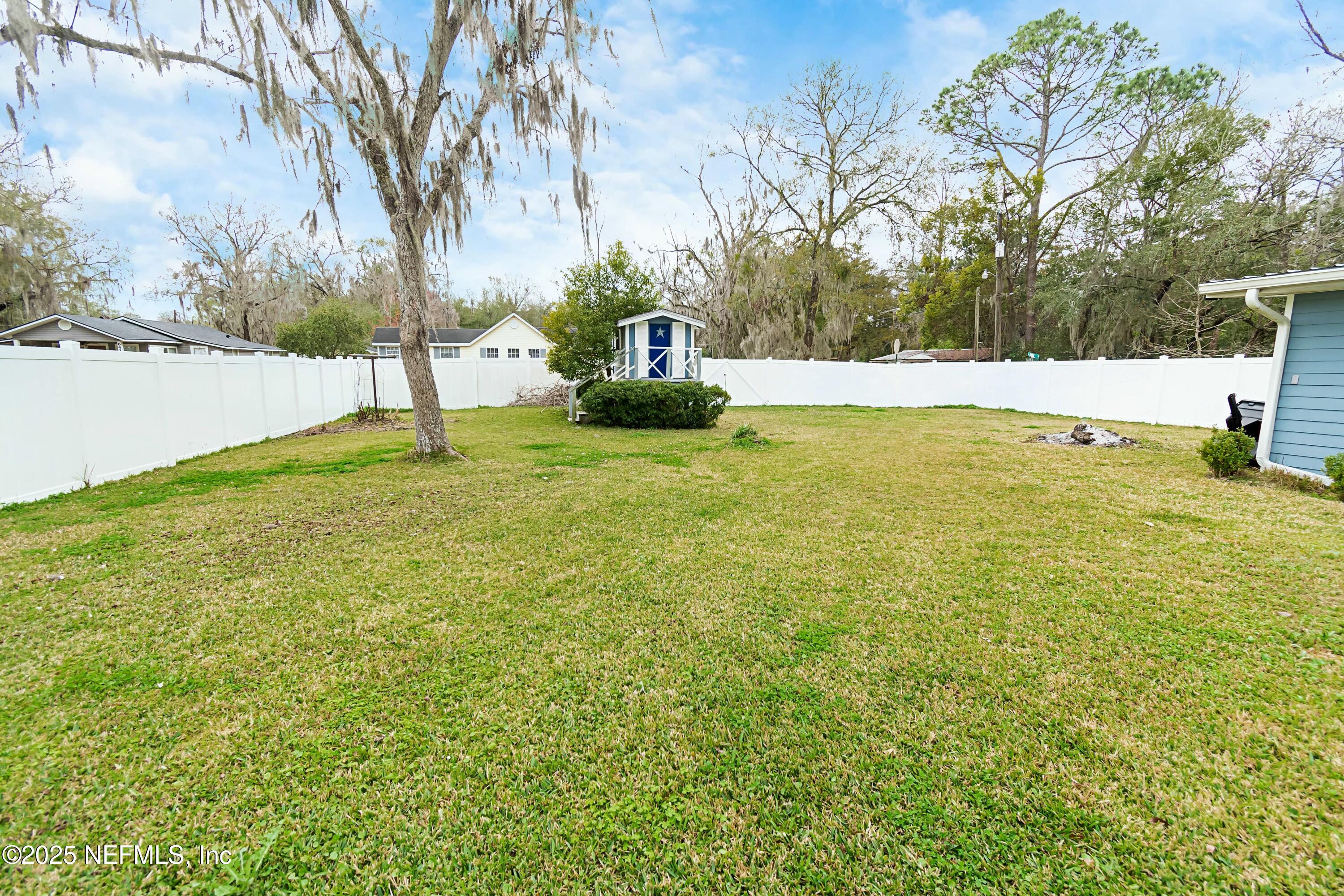 680 West Madison Street Starke, FL 32091 - Photo 7 of 22 a view of yard with swimming pool