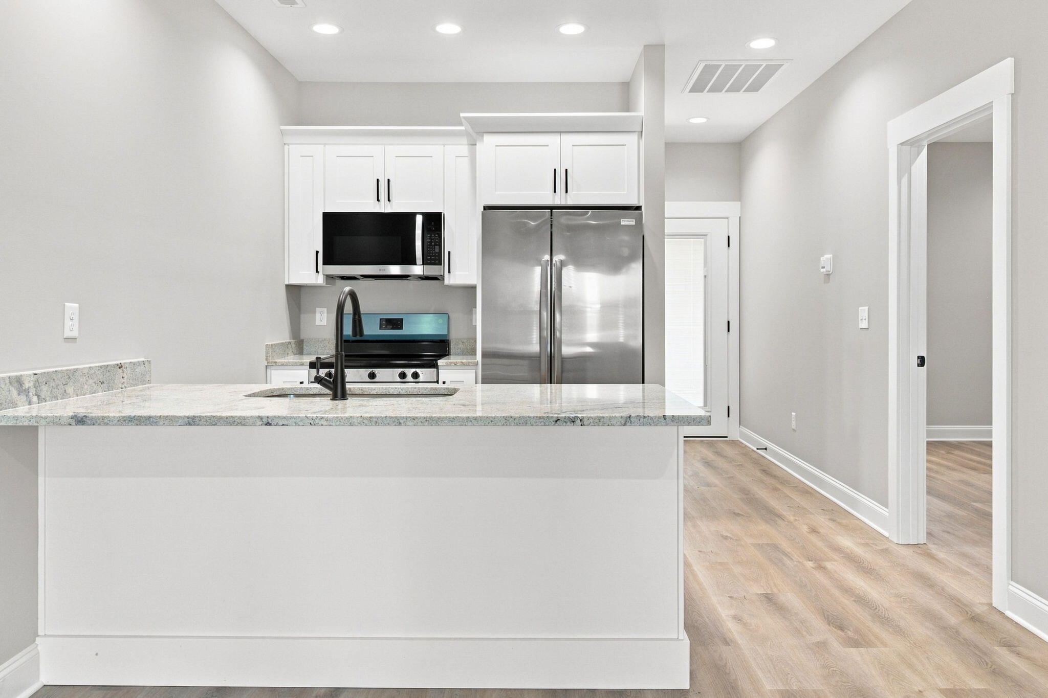 916 Airport Road, Unit 102 Chattanooga, TN 37421 - Photo 3 of 18 Kitchen