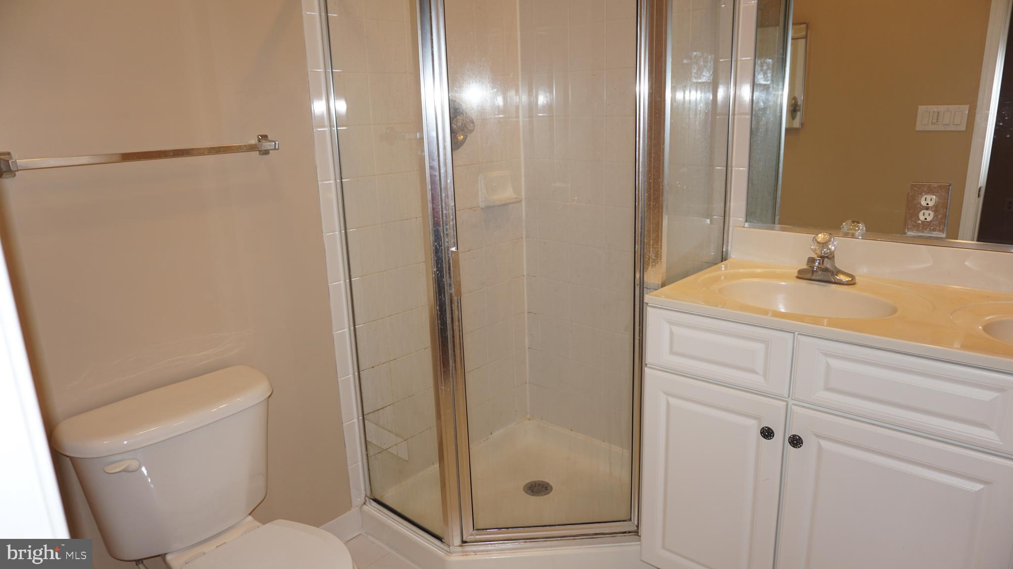 405 Main Street Gaithersburg, MD 20878 - Photo 16 of 26 Master bath 1