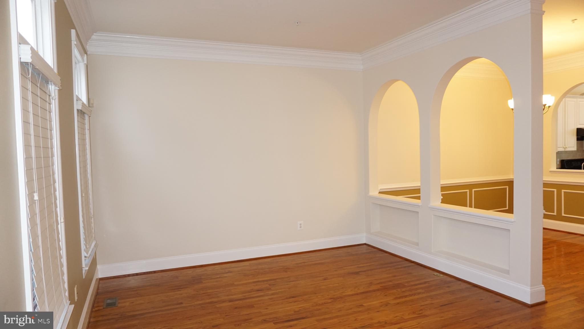 405 Main Street Gaithersburg, MD 20878 - Photo 2 of 26 Living Room