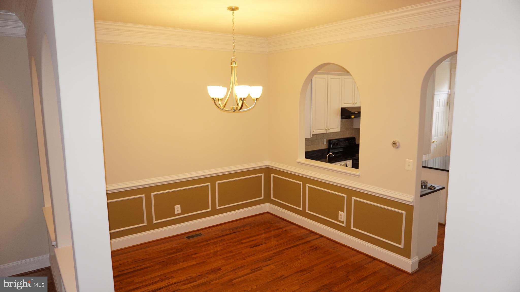 405 Main Street Gaithersburg, MD 20878 - Photo 3 of 26 Dining room