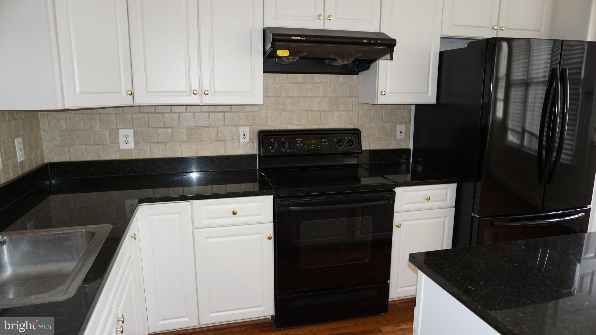 405 Main Street Gaithersburg, MD 20878 - Photo 5 of 26 Kitchen close up