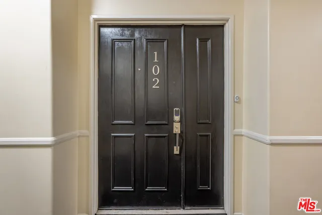 $1,099,000 | 5848 West Olympic Boulevard, Unit 102, Los Angeles, CA 90036