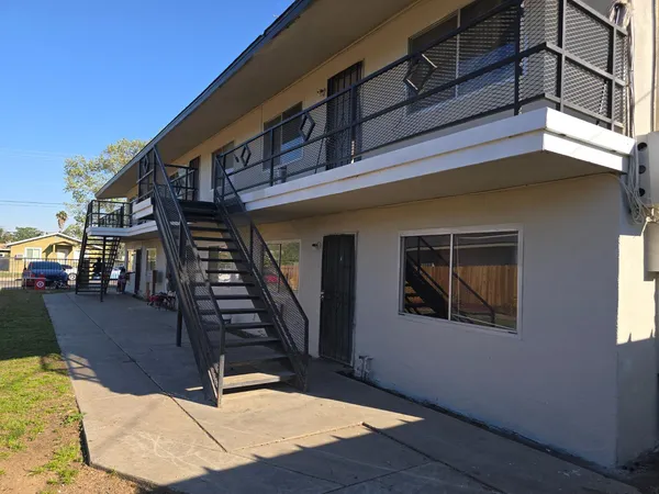 $825,000 | 2452 South 9th Street, Fresno, CA 93725