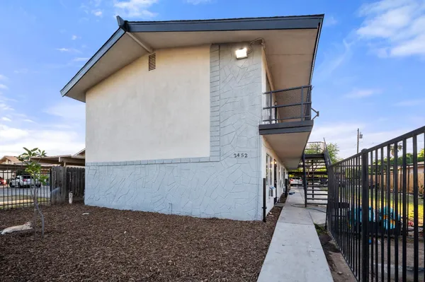 $825,000 | 2452 South 9th Street, Fresno, CA 93725