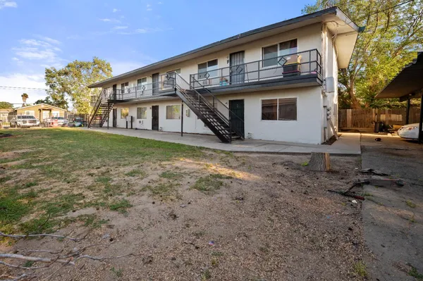 $825,000 | 2452 South 9th Street, Fresno, CA 93725