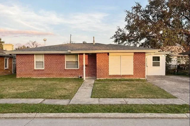 $1,700 | 4 Gretna Boulevard, Gretna, LA 70053