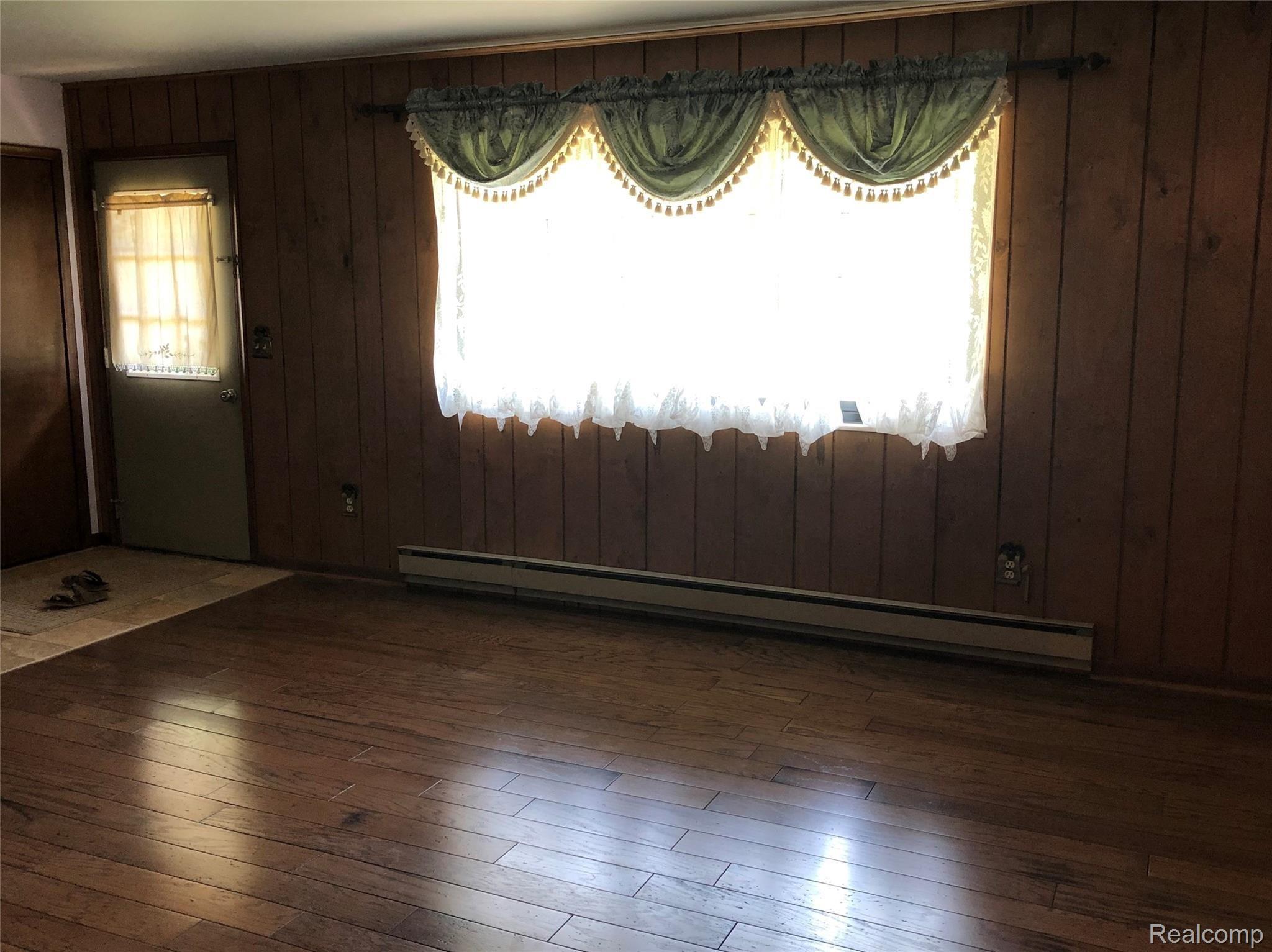 2809 North Lapeer Road Lapeer, MI 48446 - Photo 9 of 24 IMG_1844.jpg