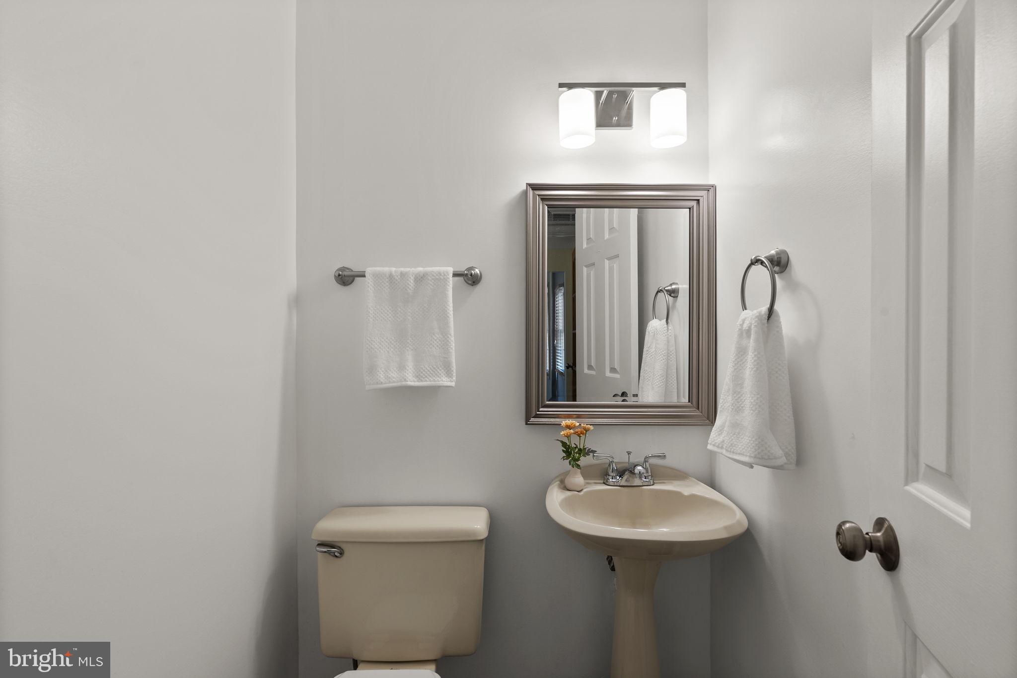 731 McCann Road Severna Park, MD 21146 - Photo 18 of 46 Main Level - Powder Room