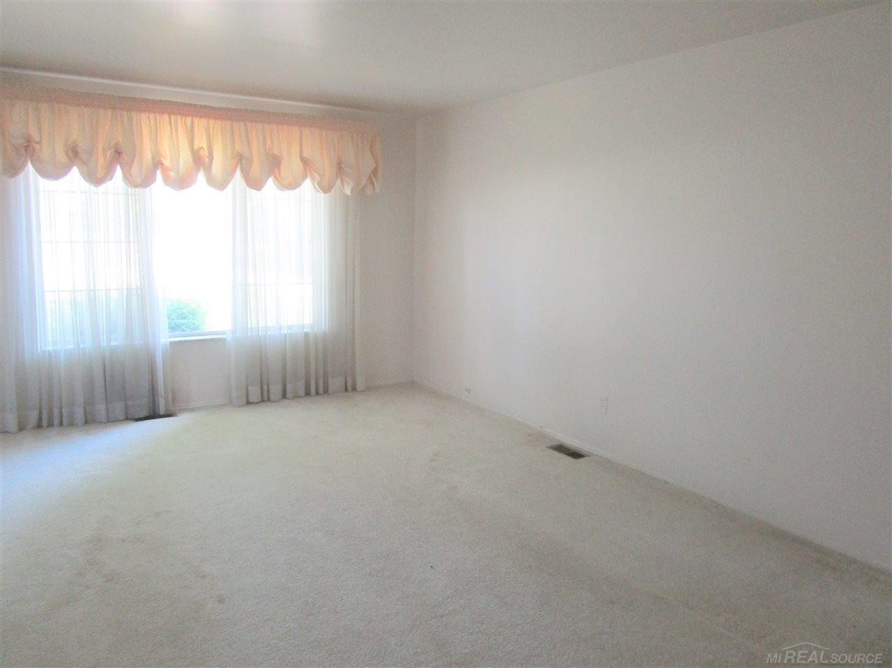 29660 Hoover Road Warren, MI 48093 - Photo 2 of 8