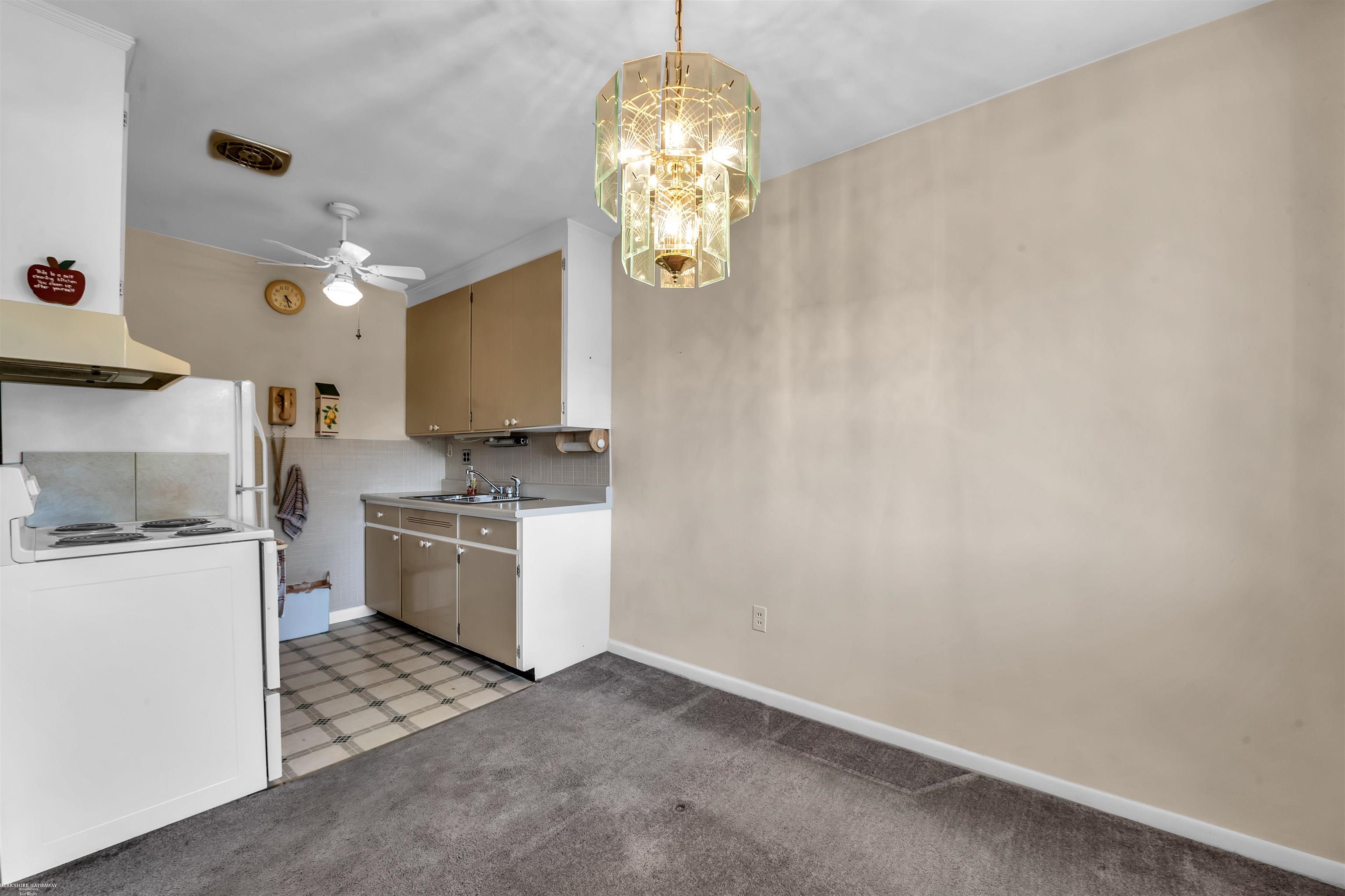 23300 Kelly Road Eastpointe, MI 48021 - Photo 8 of 14 50092404-7.JPG