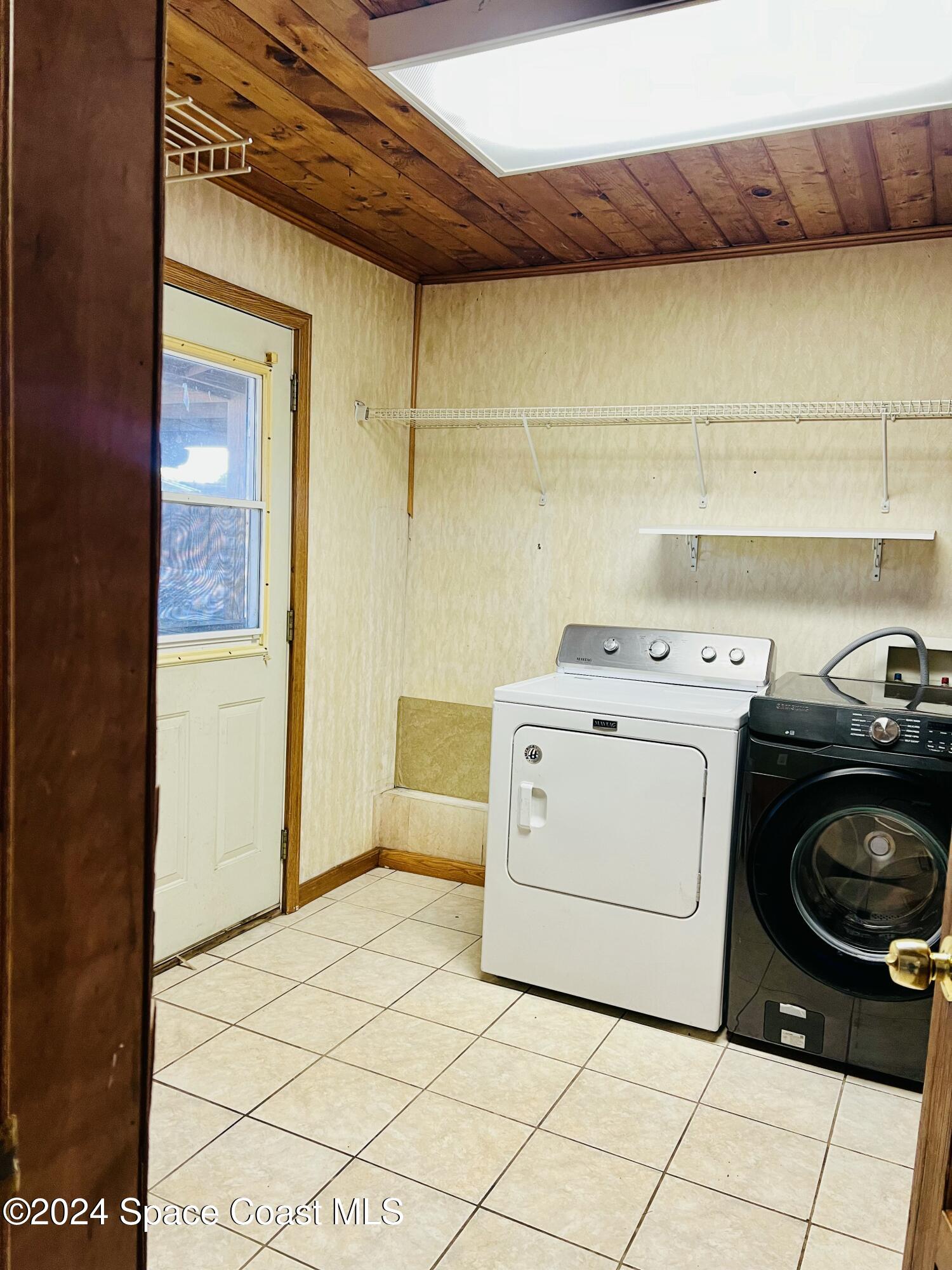 2243 King Richard Road Melbourne, FL 32935 - Photo 4 of 13 Laundry/Mud Room