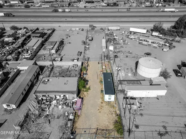 a picture of a water fountain