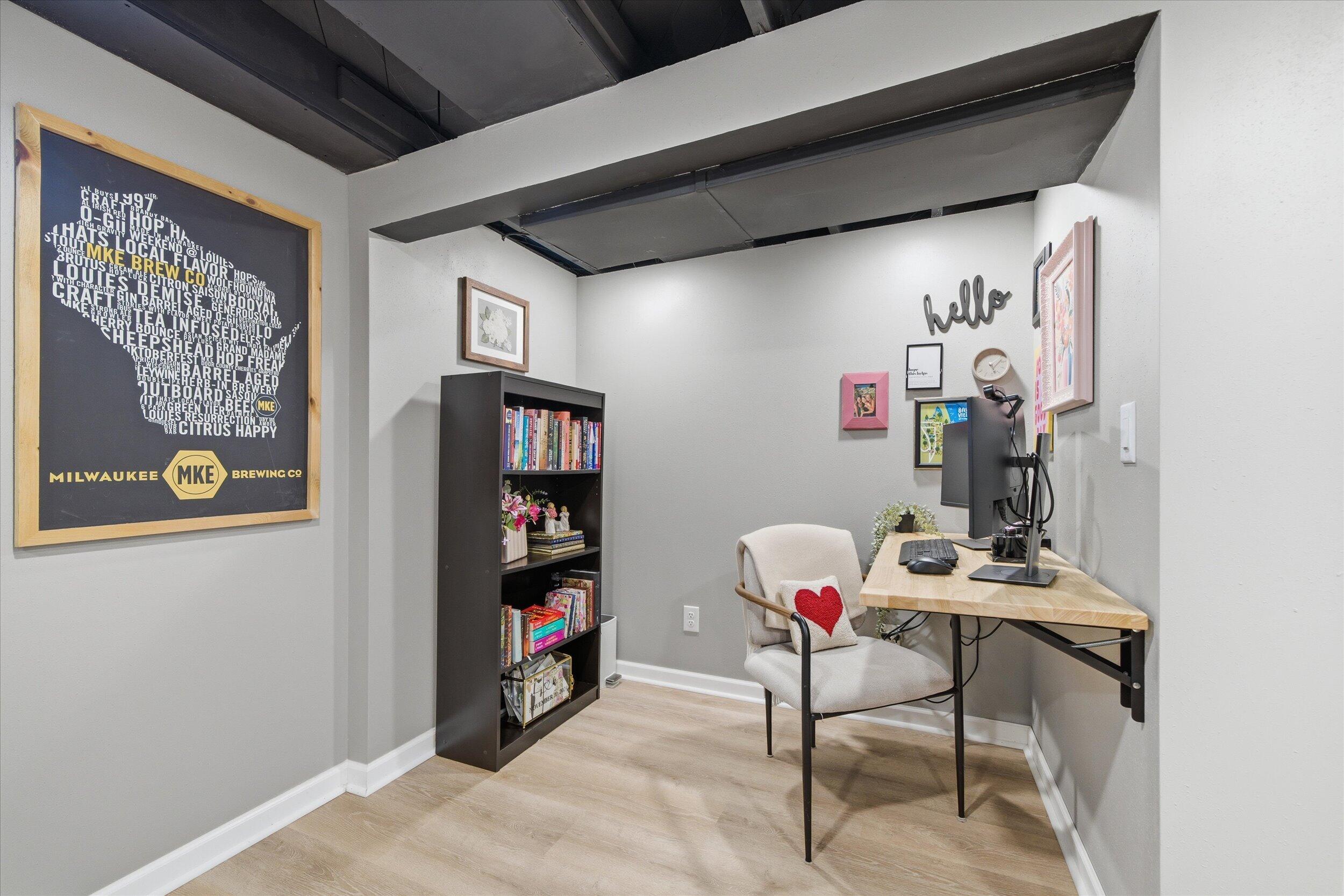 2801 East Rhode Island Avenue Milwaukee, WI 53207 - Photo 20 of 35 Office Nook