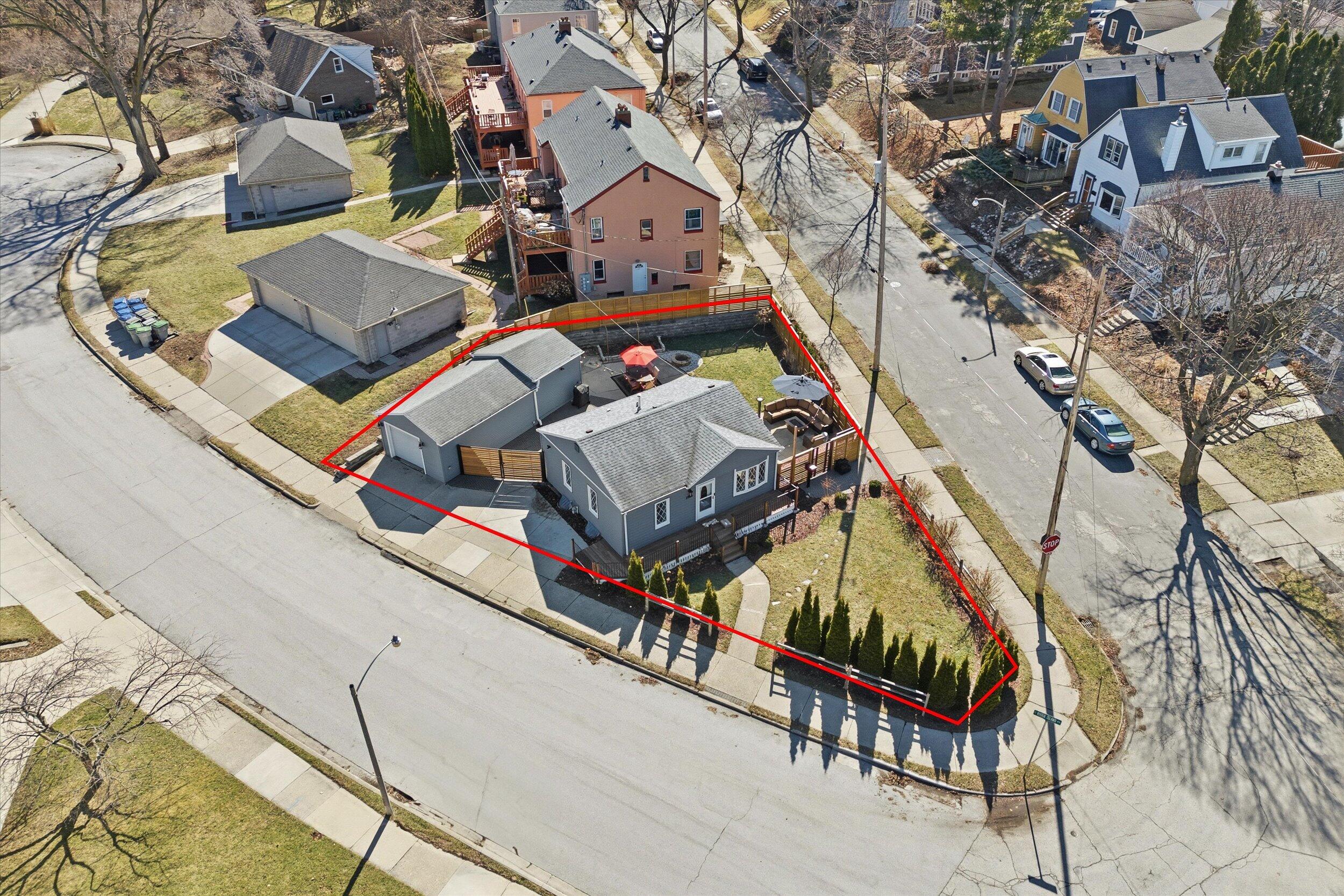 2801 East Rhode Island Avenue Milwaukee, WI 53207 - Photo 2 of 35 Large Fenced Yard for Bay View!