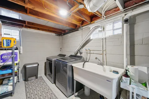 $389,900 | 2801 East Rhode Island Avenue, Milwaukee, WI 53207