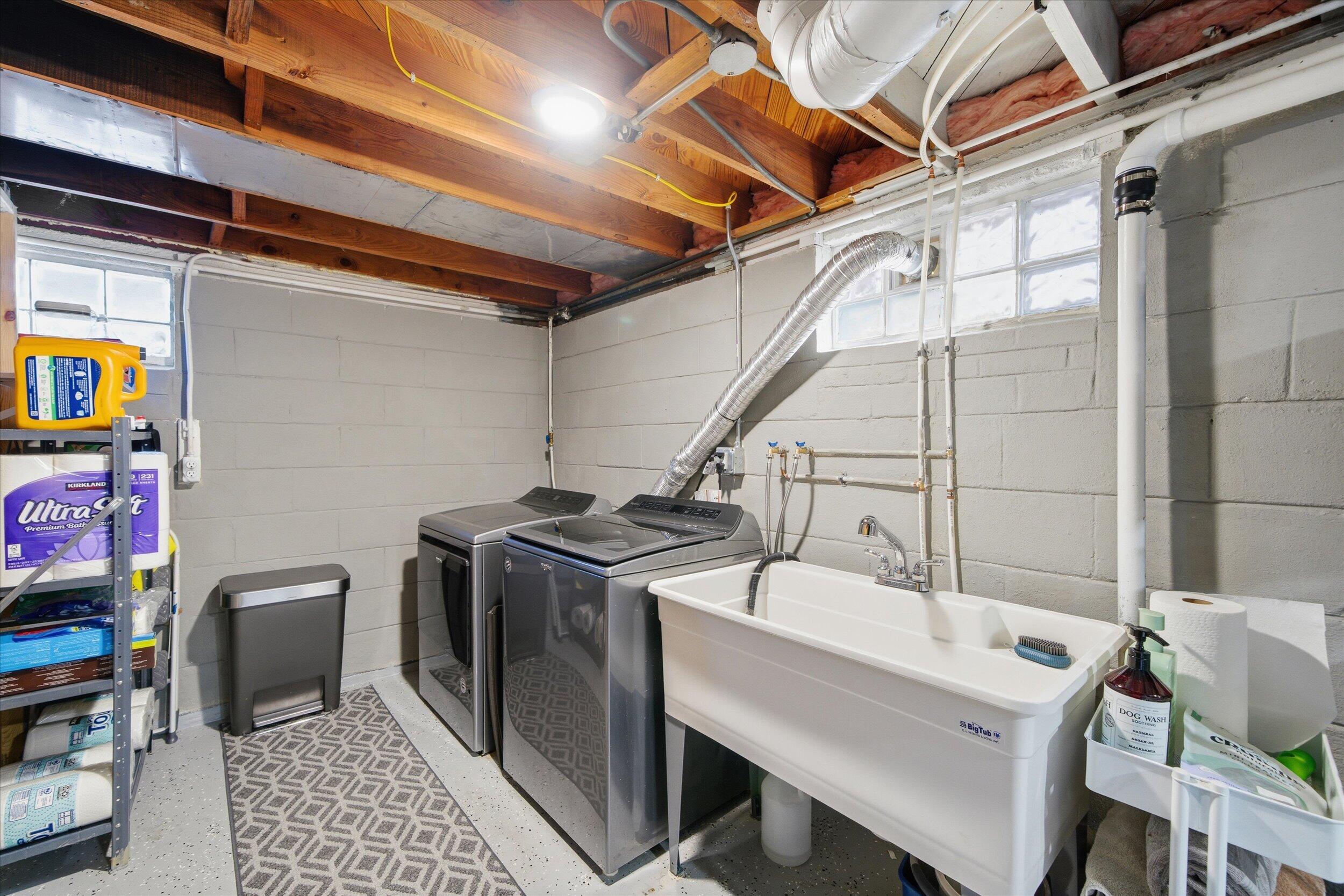 2801 East Rhode Island Avenue Milwaukee, WI 53207 - Photo 23 of 35 Laundry