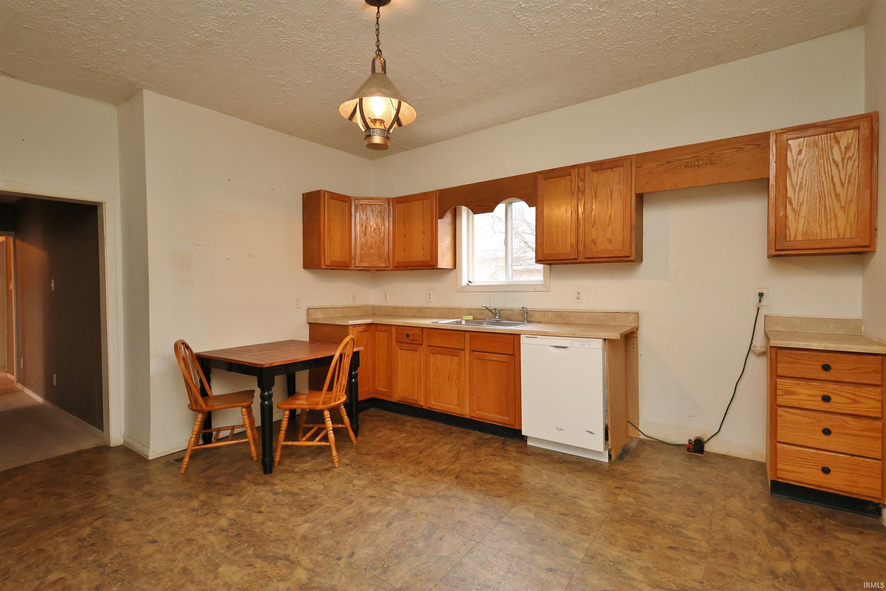 323 East 1st Street Fairmount, IN 46928 - Photo 3 of 11