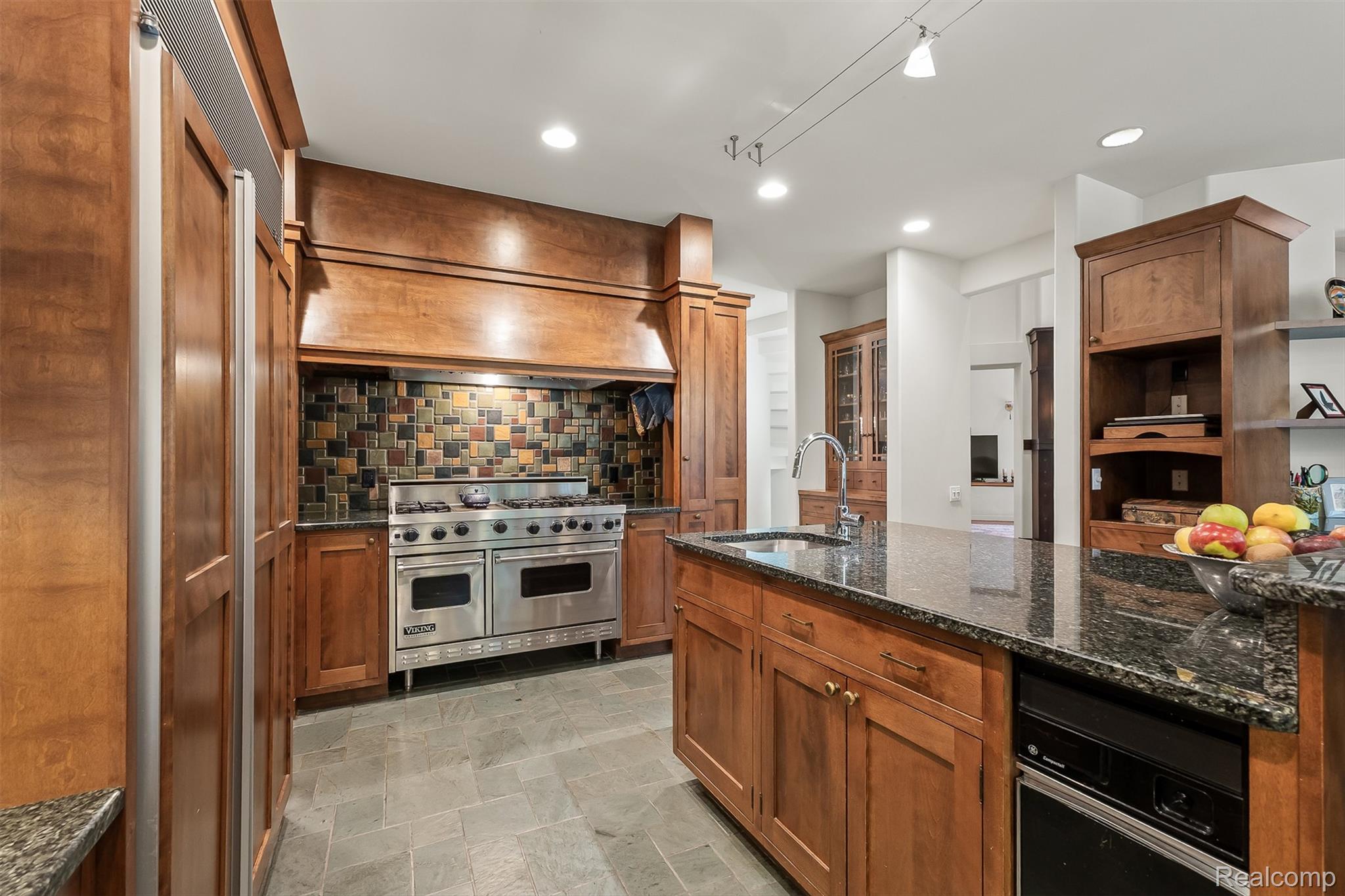 1800 Tiverton Road Bloomfield Hills, MI 48304 - Photo 15 of 56 24-Tiverton-60.jpg
