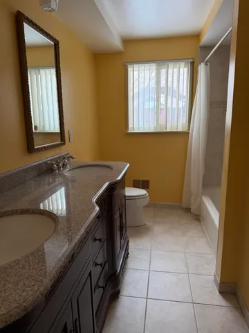 $2,895 | 3550 Kings Point Drive, Troy, MI 48083