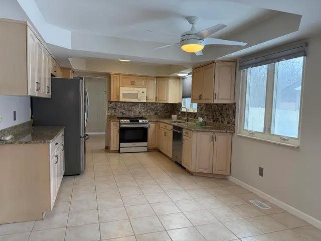 $2,895 | 3550 Kings Point Drive, Troy, MI 48083