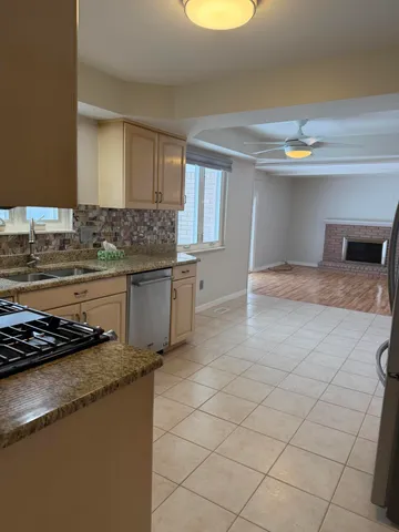 $2,895 | 3550 Kings Point Drive, Troy, MI 48083