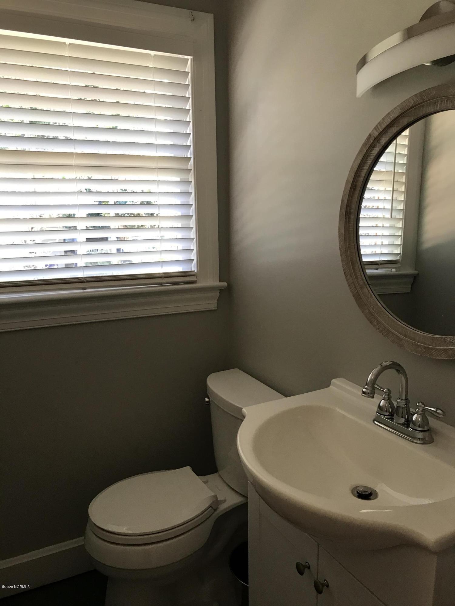 804 Raleigh Rd Parkway West Wilson, NC 27893 - Photo 17 of 35 HALF BATH OFF MUD ROOM