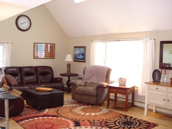 428 Walnut Plain Road Rochester, MA 02770 - Photo 7 of 24 a living room with furniture