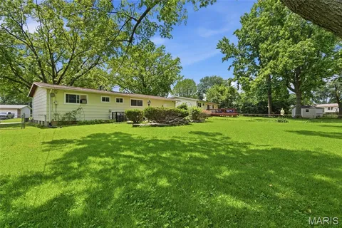 $174,900 | 1395 Redbird Drive, Florissant, MO 63031