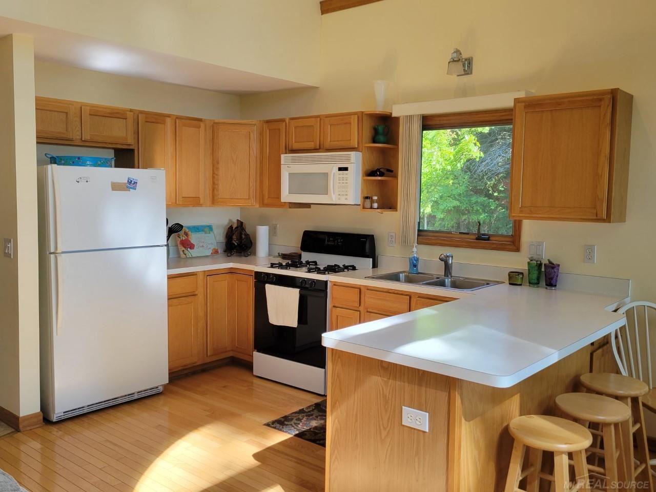 2789 South Lakeshore Road Applegate, MI 48401 - Photo 11 of 47 50044961-10.JPG