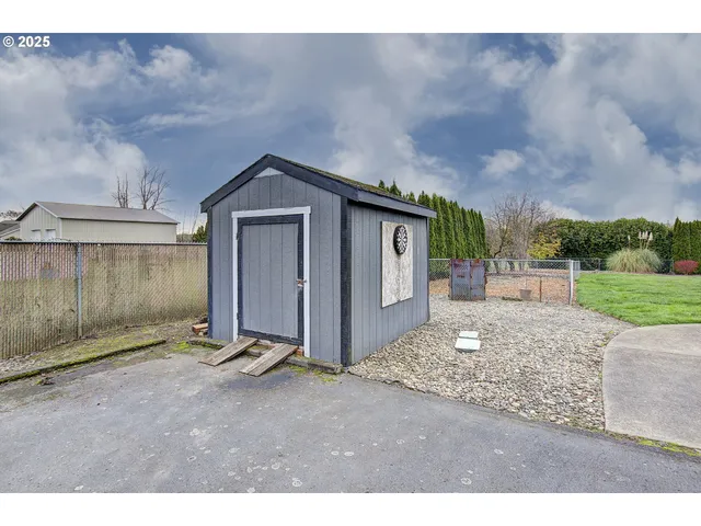 a view of outdoor space yard and patio