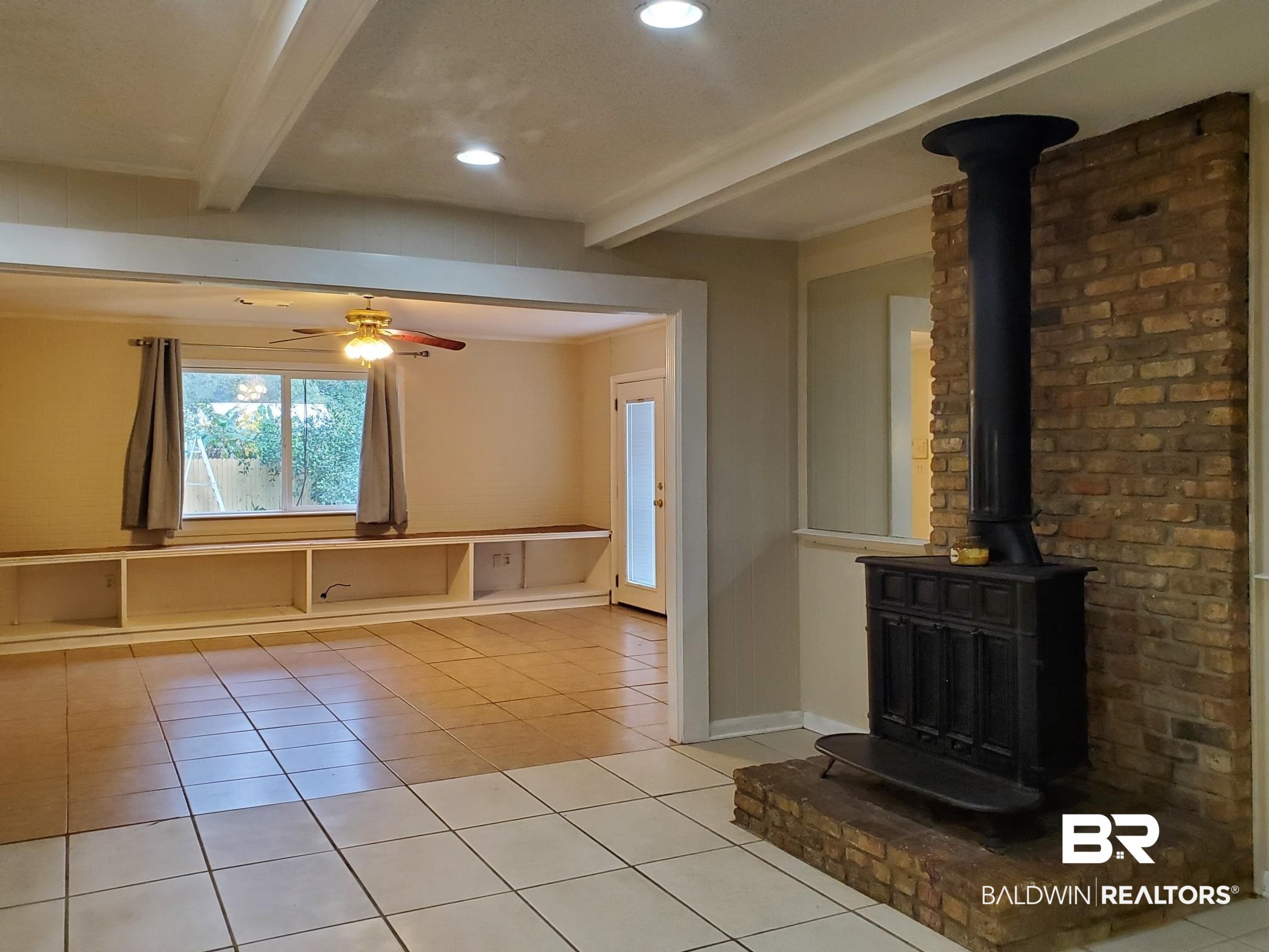 415 East Myrtle Avenue Foley, AL 36535 - Photo 11 of 26 middle room fireplace